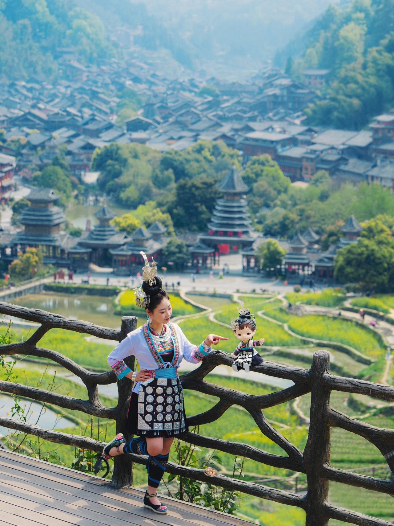 被《国家地理》称为"时光边缘的秘境"
肇兴侗寨的鼓楼檐角挑起千年时光
在春日的浪