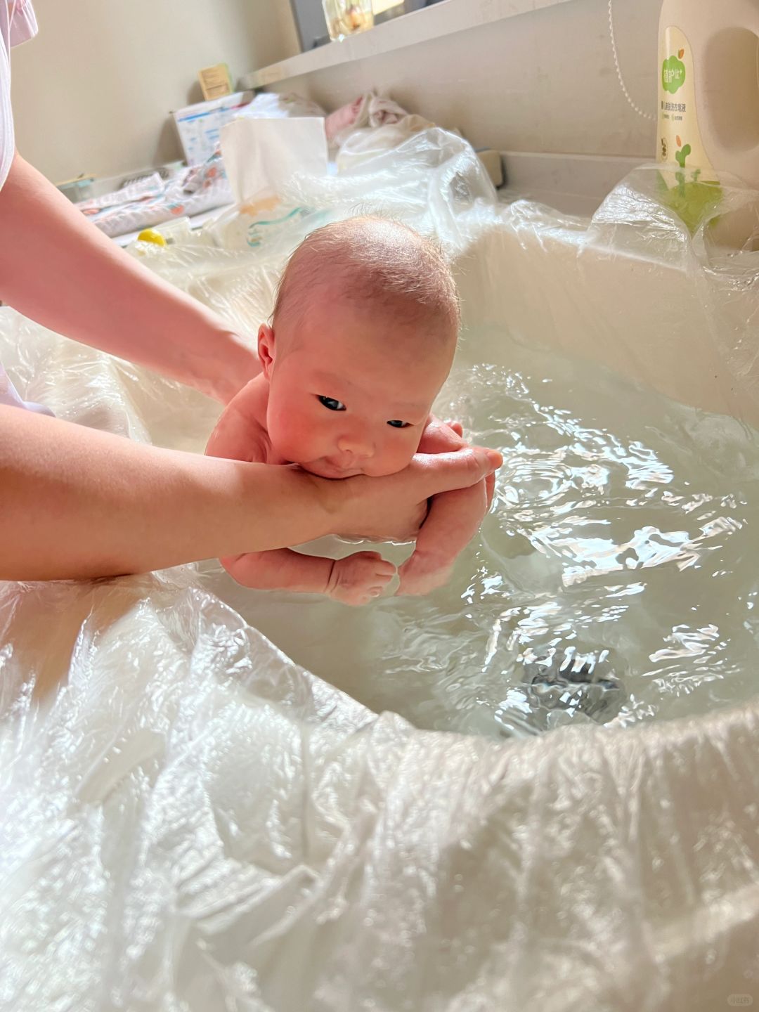 阳光正好，宝宝洗个澡🌞
