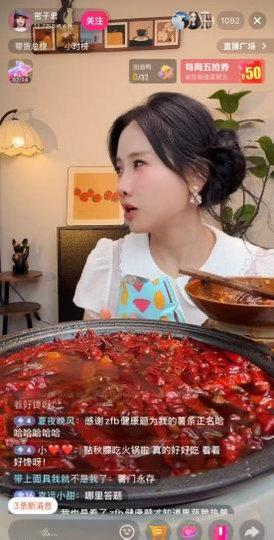 吃播答健康题大翻车密子君果蔬脆答题翻车看得我哭笑不得，我抽屉还压着两包。支付宝健