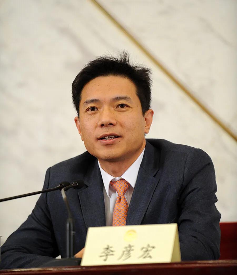 5月9日百度创始人李彦宏与人力资源总监崔珊珊召开内部部分员工沟通会，对璩静事件进