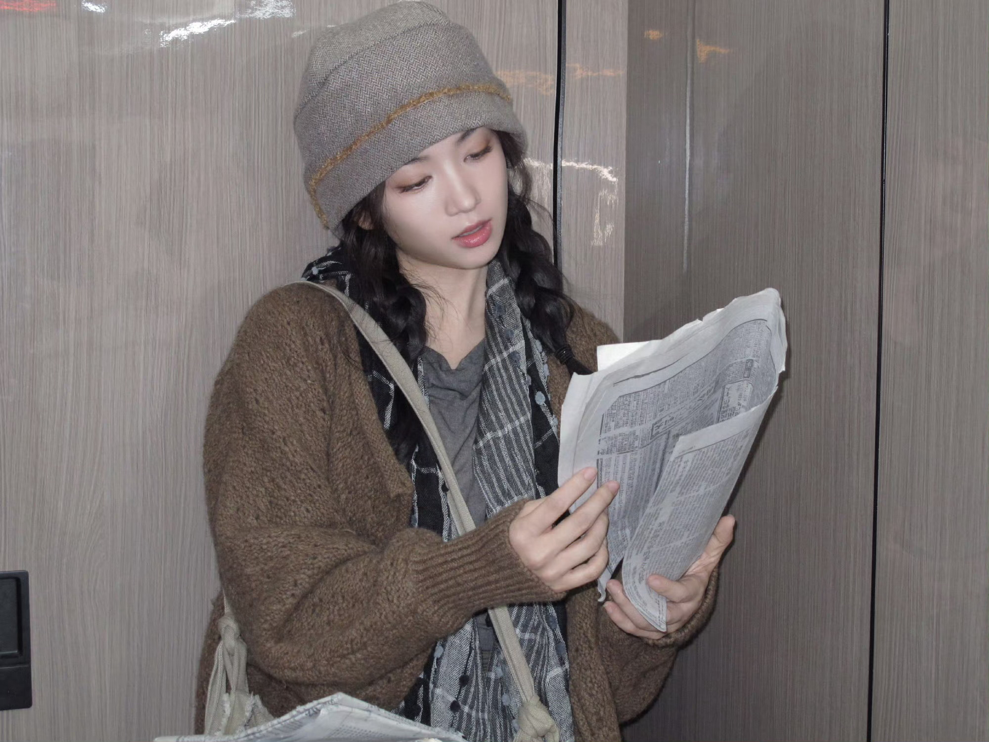 代露娃笑容难掩泪意代露娃笑着流泪许雁真剖白时刻满是心酸，代露娃浅笑着眼眶湿润，没