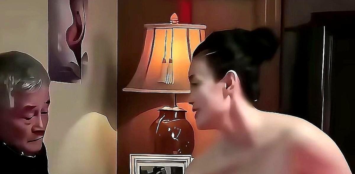 三年前那段疯传的视频，她一个字都没回。
所有人都以为她糊定了。
可她转头扎进凌晨