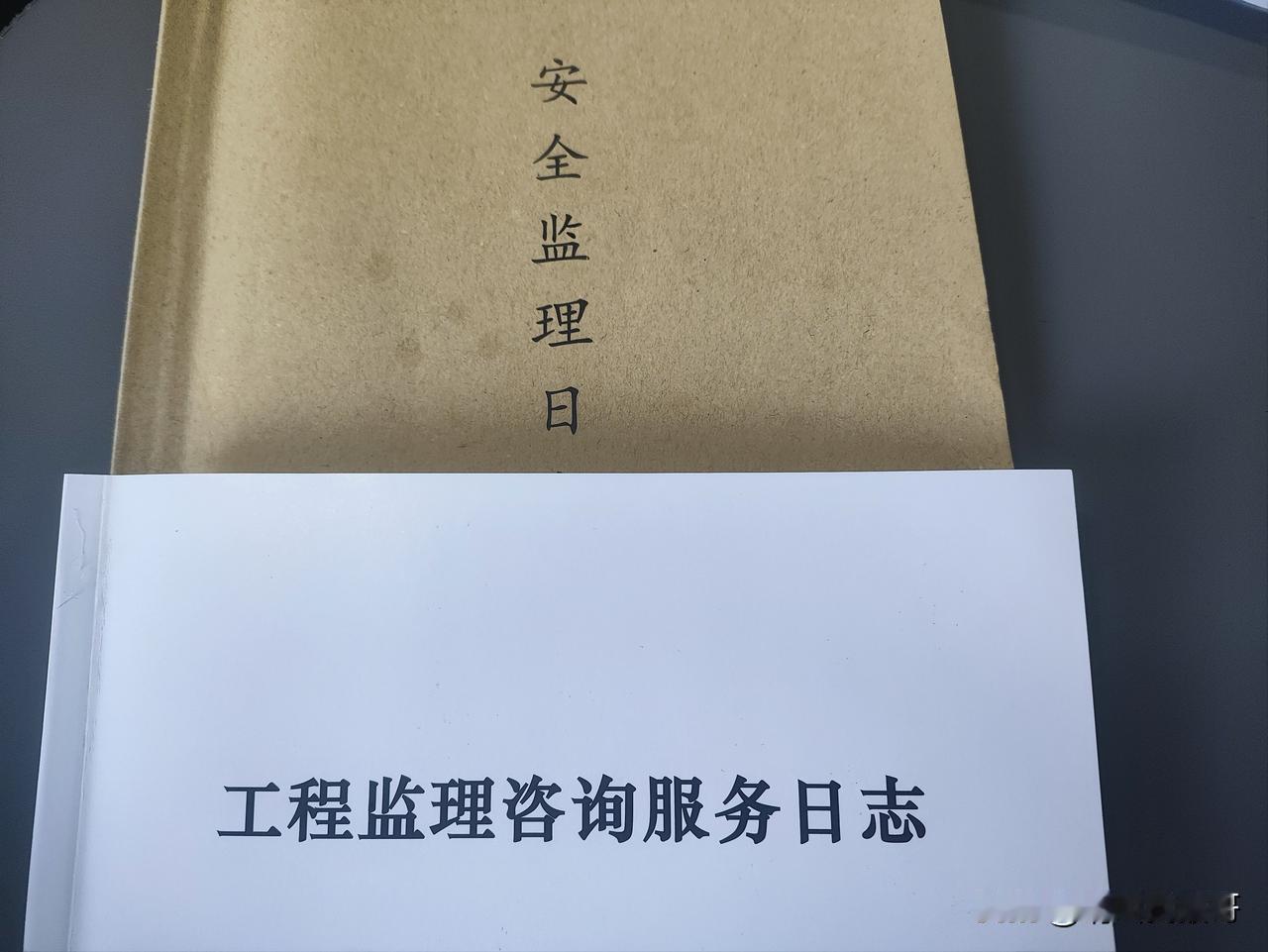 今天去同在深圳上班的高中同学那里去玩，他是当年在武汉读的大学，土木工程专业毕业，