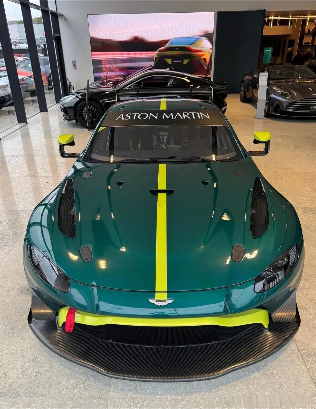 Aston Martin Vantage GT8R，早上好 ​​​