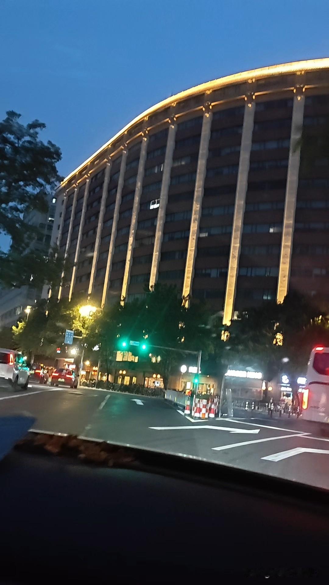 80年代，已经有46年历史的，广州中国大酒店，还是如此的辉煌。