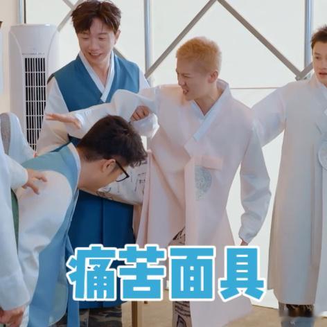 鹿晗腿长184cm哈哈哈哈哈 鹿晗赛前就吐槽自己身体僵硬做不来，结果硬着头皮上场