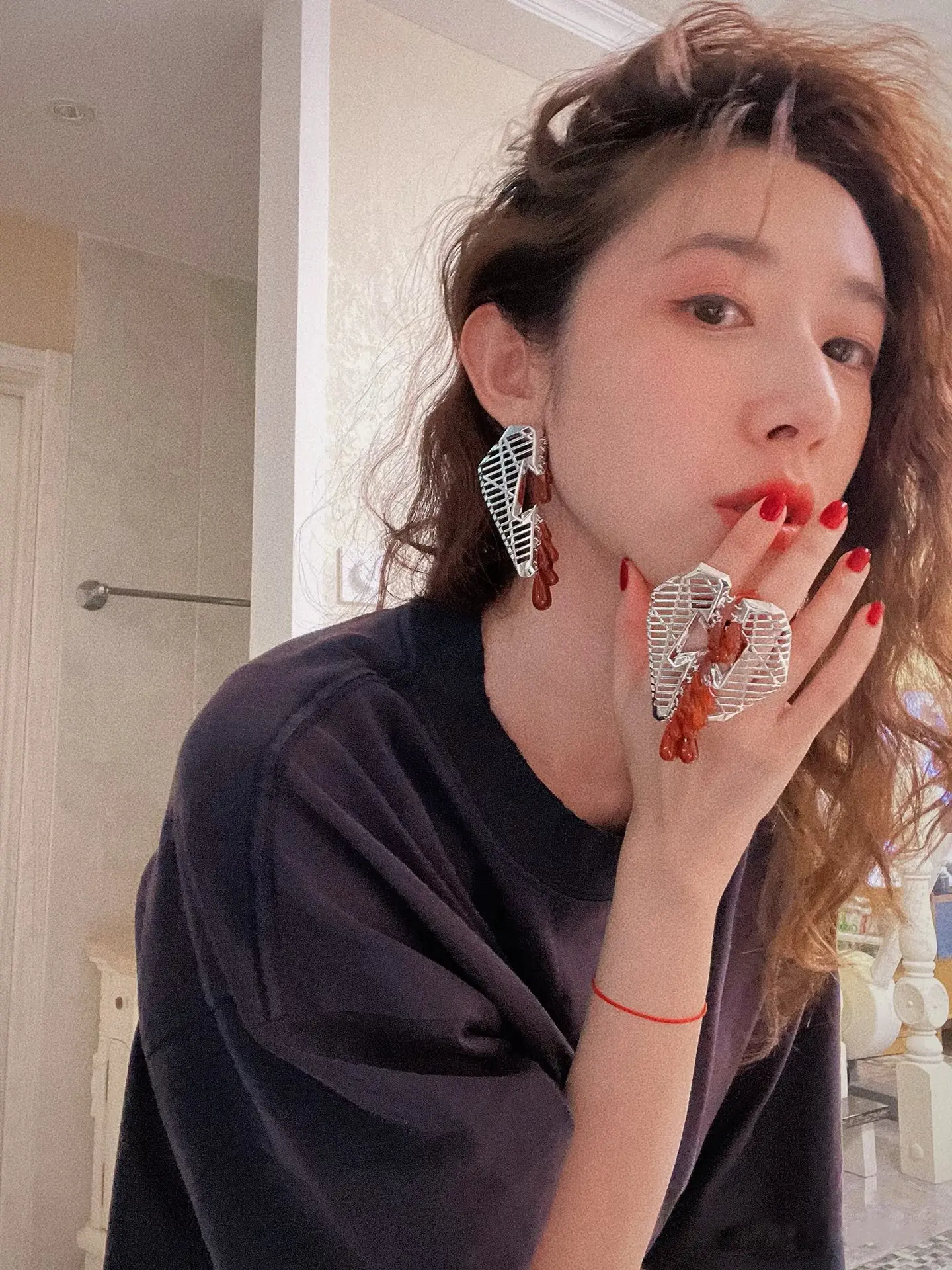 提升日常精致感小饰品分享 时髦精的ootd 离氛围感美女差一套饰品 慵懒感