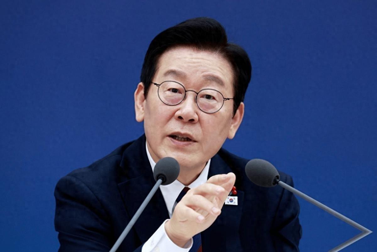 李在明宣告了！在韩国光复日，他重磅表态：所有亲日反民族者，包括后代财产全部追缴！