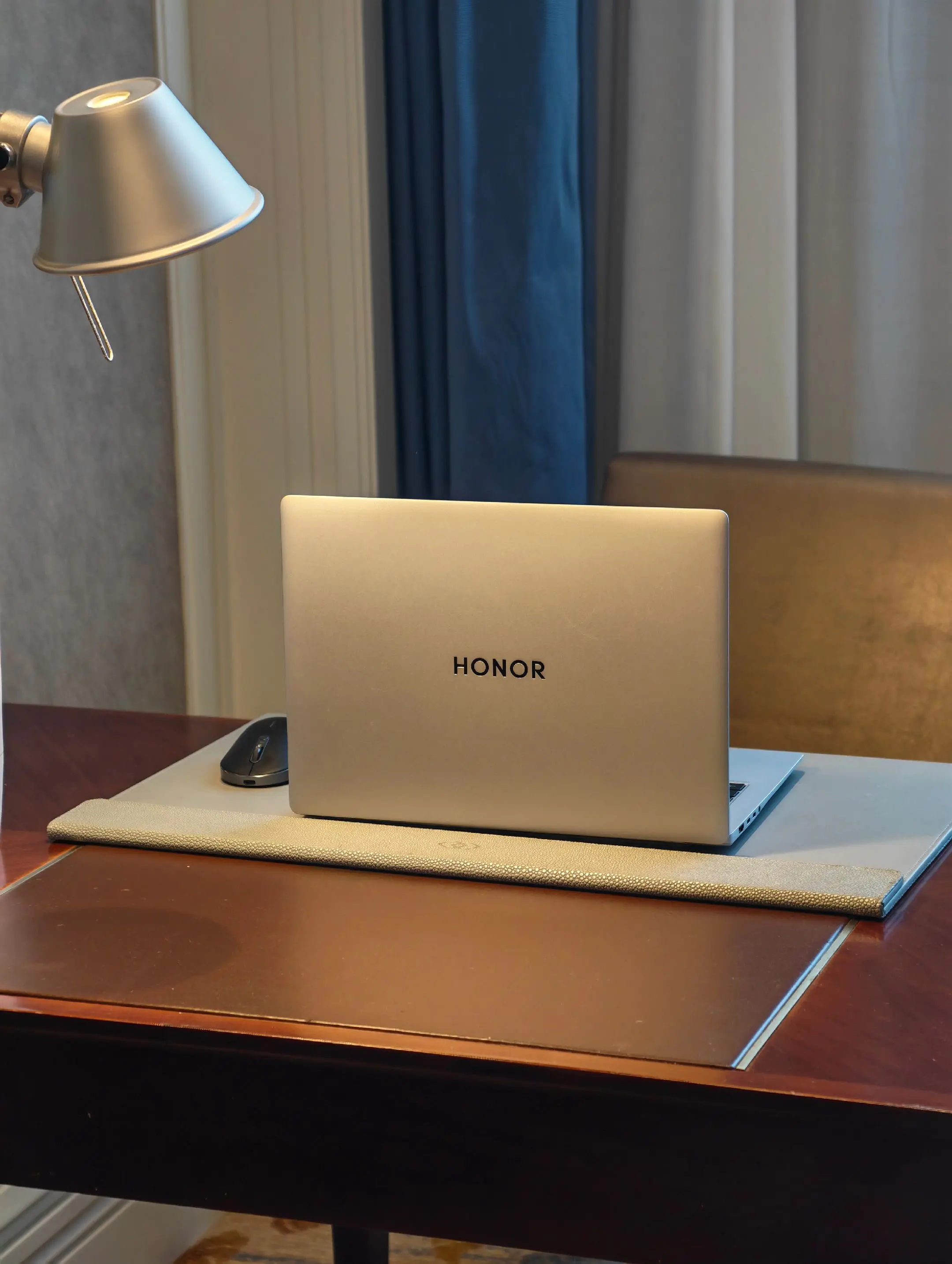 荣耀MagicBook Pro 14，还真是出差神器   能和手机互联...