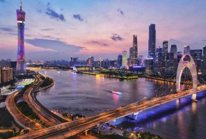 广东实时人口高达1.65亿！
4月15日广东官方公布，实时在粤人口达1.65亿。