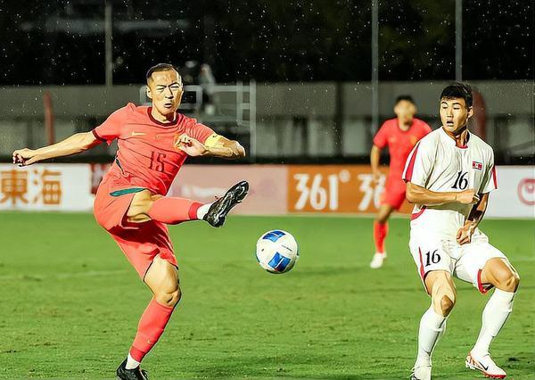 沪媒大赞吴曦大师级表现，“中国莫德里奇“。
2：1逆转胜朝鲜，亚运男足取得了开门
