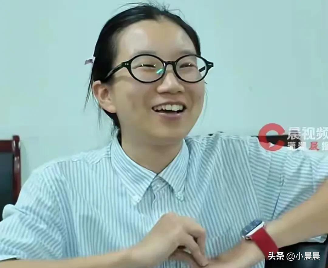 长沙医学院最近火了！

因为该校第一临床学院学生曾欣，

是建校以来第一个

考