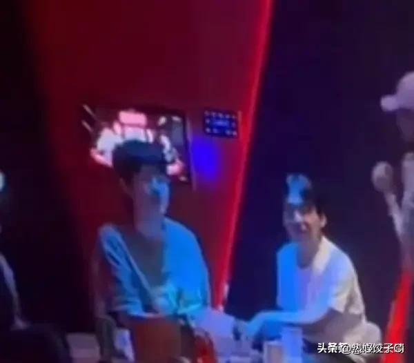 近期网上传：郭麒麟、刘昊然、严浩翔现身商务KTV”，引发关注。郭麒麟方辟谣，朋友