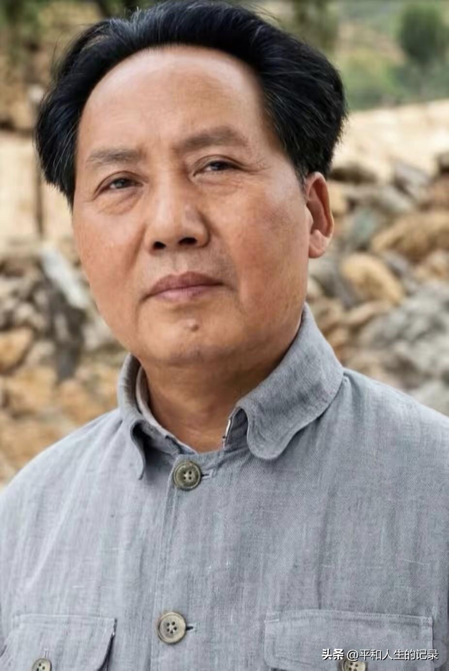 毛主席像太阳照到哪里哪里亮，永远缅怀毛主席！中国人民一提到毛主席好像东方太阳升起