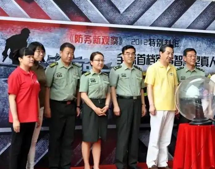 从被怀疑有 "内鬼" 到真相震惊全球：一个中国女军事专家如何用公开数据精准推演美