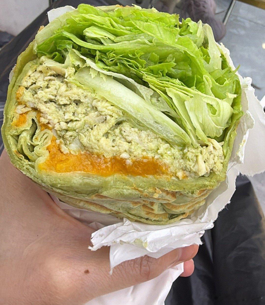 我精挑细选的晚餐。你跟我说我选了半天选了一个700多大卡的吗？那我不如直接吃肯麦