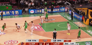 王哲林大战付豪和莫兰德，大帽付豪，扣篮让付豪在后面吃灰


上海上半场领先18分