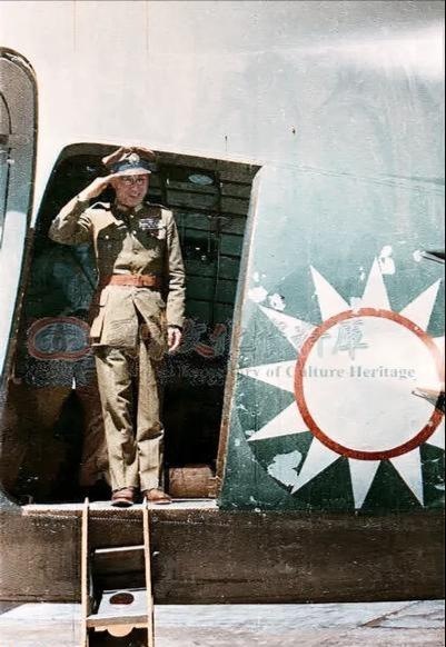 该组照片为1946年10月10日何应钦在吉林省“长春市”视察并庆祝国庆...