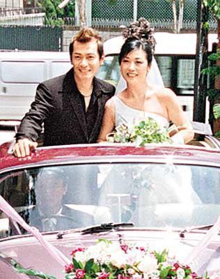 江华和妻子结婚那会两人是俊男美女登对又养眼，岁月悠悠，如今姐弟恋的他们外表看起来