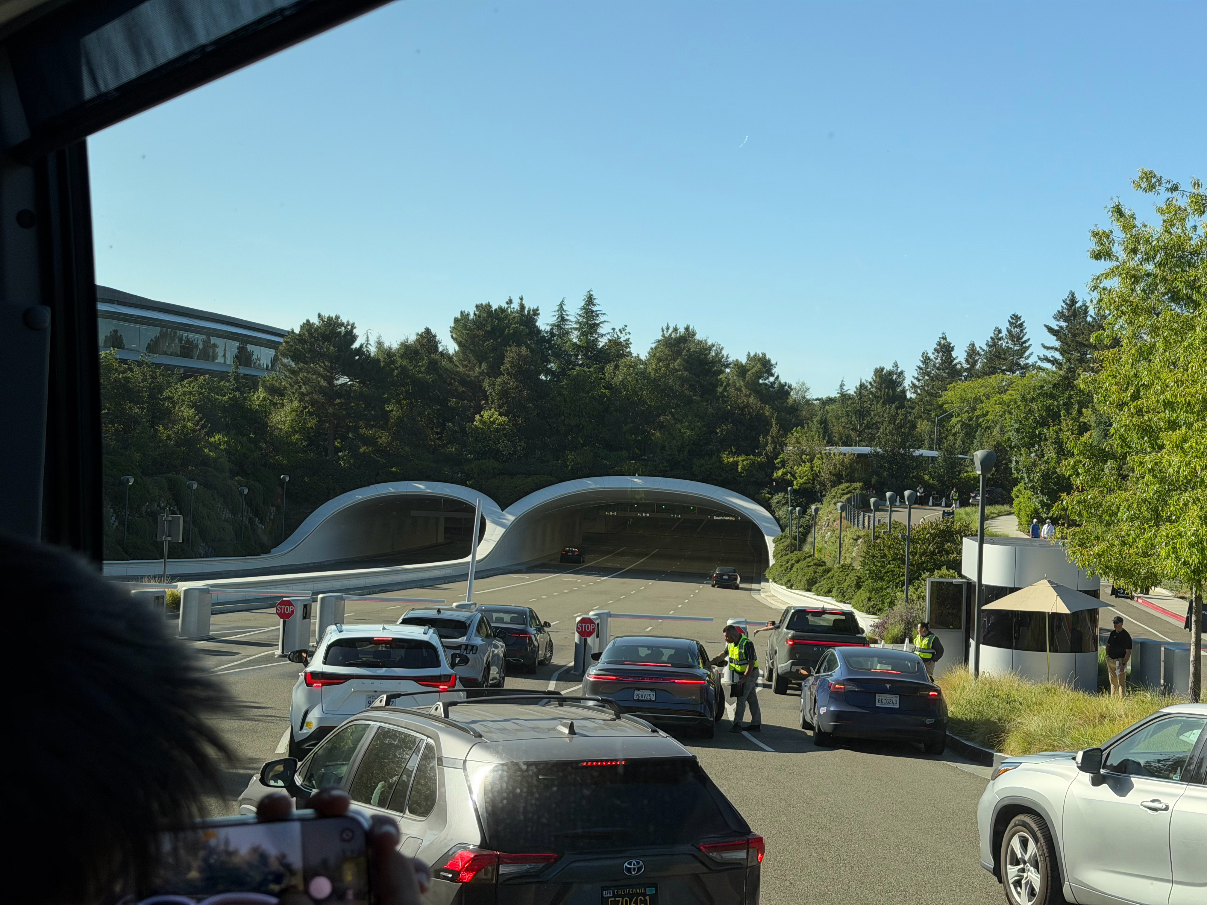 大家早上好！已经进来 Apple Park 了，WWDC26 还有一个多小时开幕