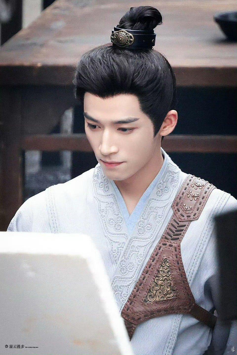 王星越 成长型演员暗影侦探 无论是古装还是现代，王星越都能找到角色的灵魂。《宁安