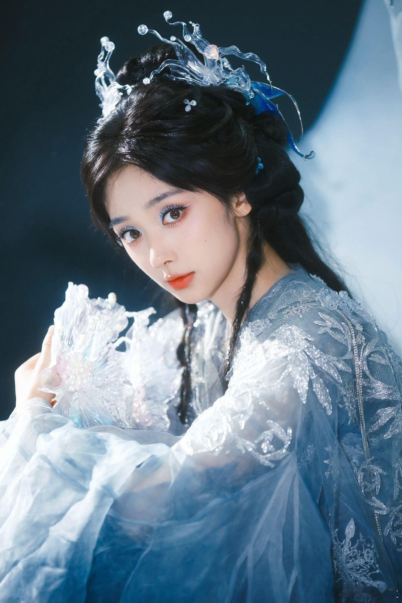 王影璐神女级别 谁说内娱没有神女系美人？王影璐这组雪域写真就是最好的证明！她置身