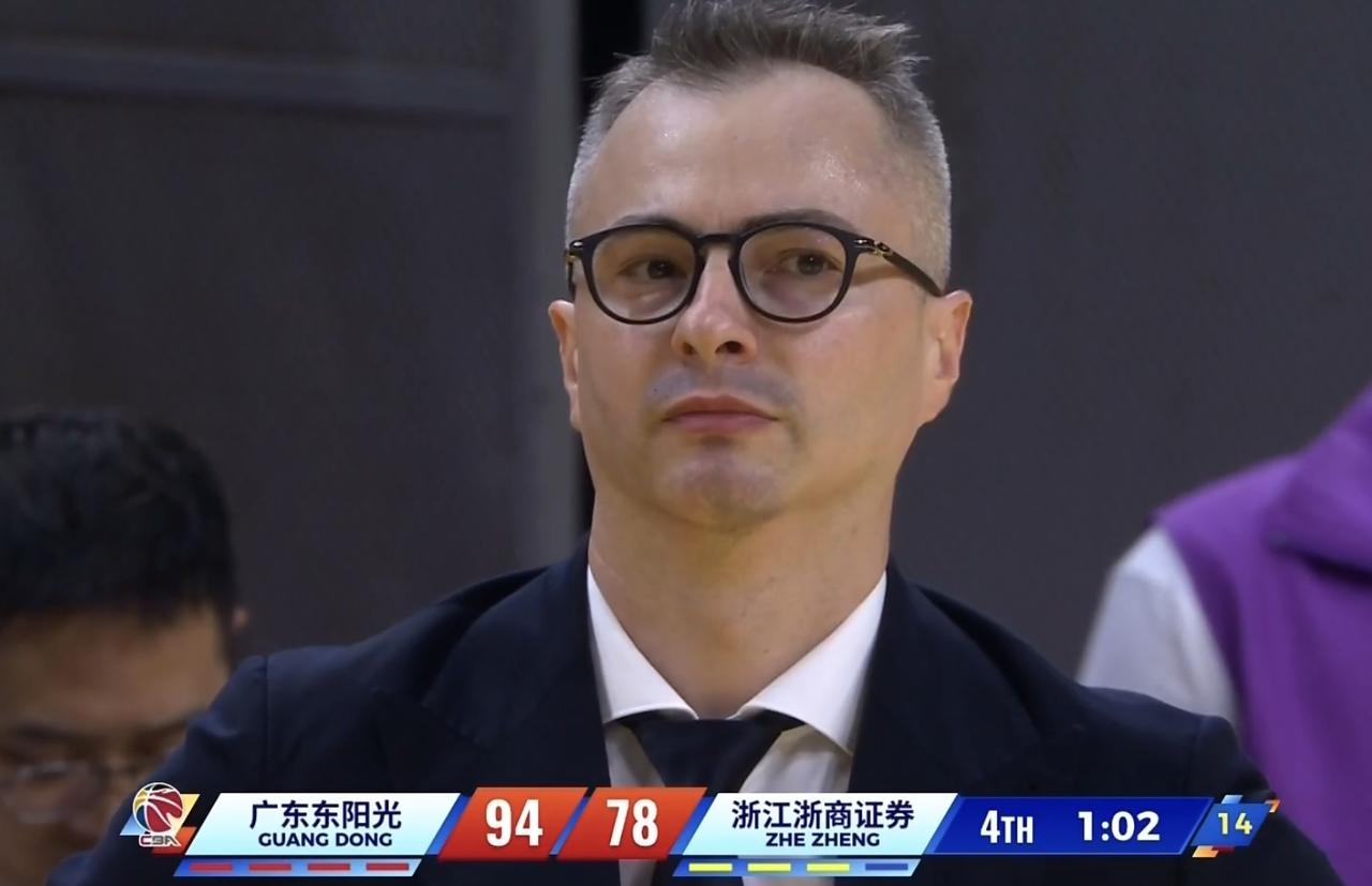 逆风翻盘，广东男篮主场96-78大胜广厦，拿下赛季首胜
CBA常规赛继续开打，广