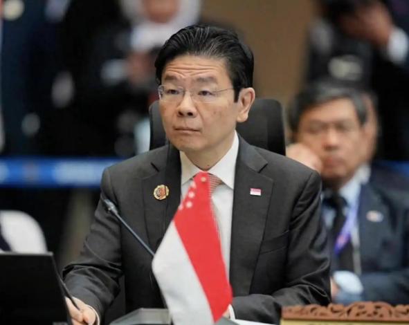 看到咱们这么严厉的“反制”日本，新加坡总统这下要彻底坐不住了，毕竟他怎么说也是选