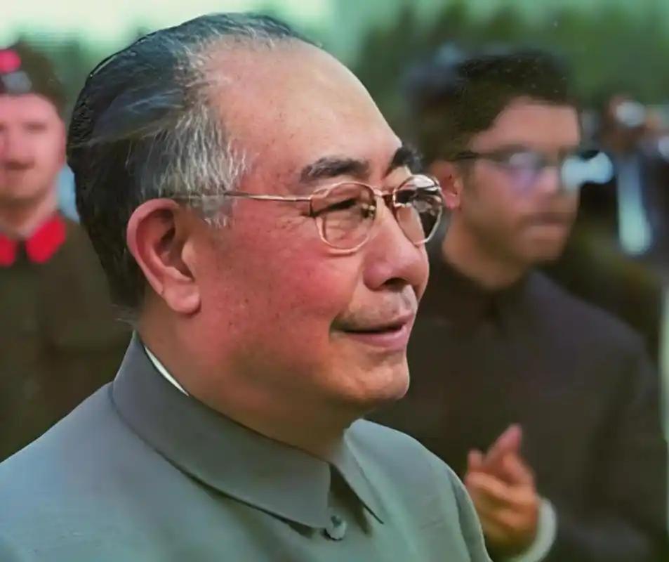 1995年，吴德在即将去世之际，在生命的最后时刻，他示意女儿吴敏靠近，吴敏赶紧把