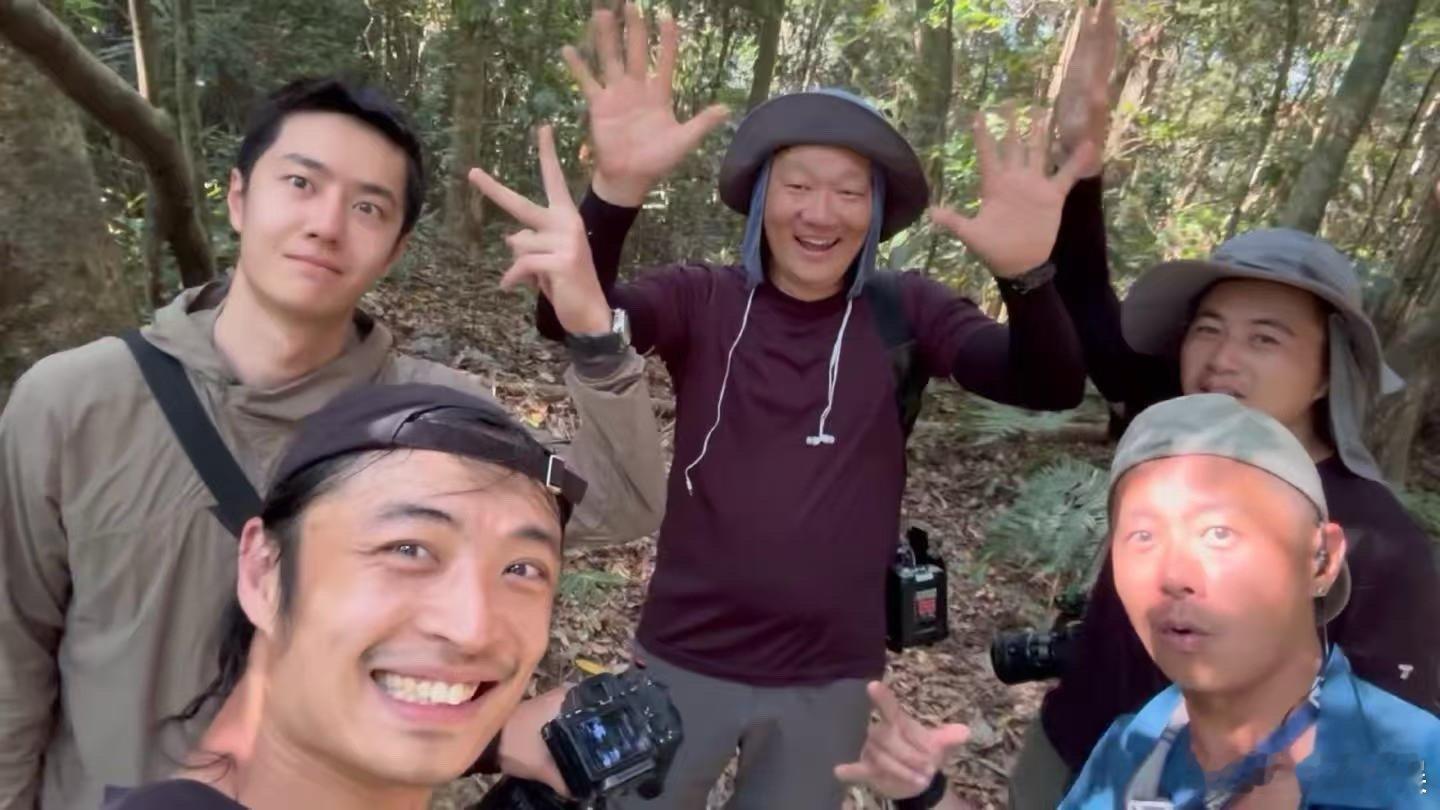 王一博探索新境开播一周年老雪老师分享王一博新图王一博探索新境开播一周年，分享新图