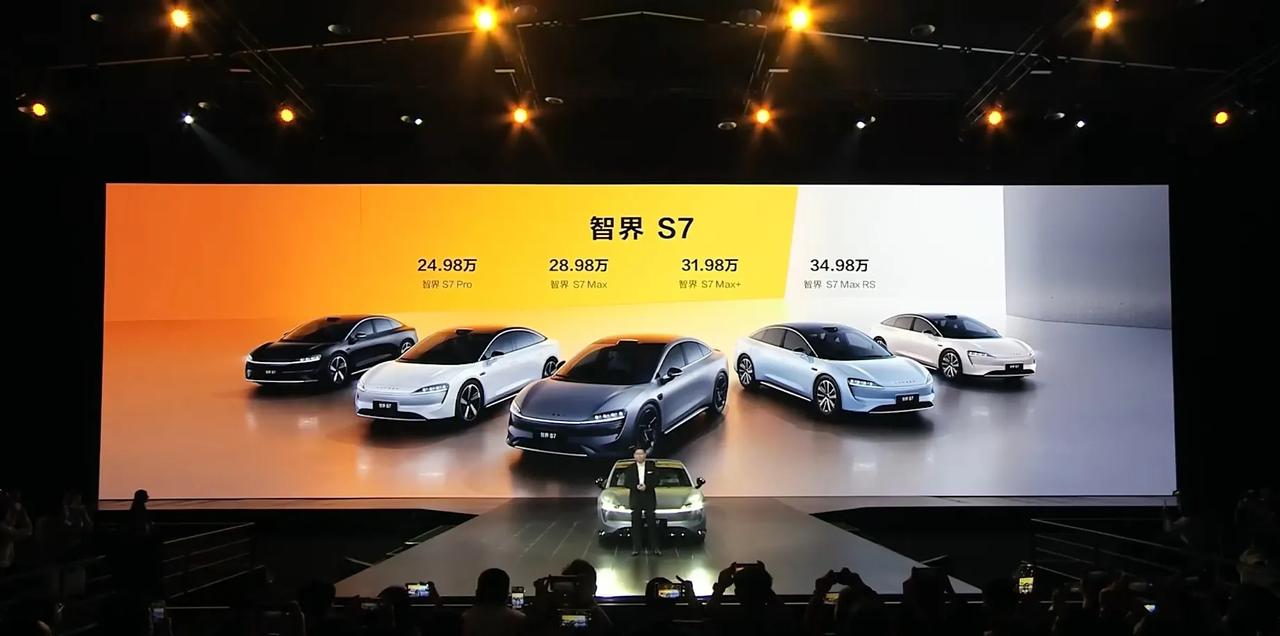 定位“年轻人喜爱的中大型豪华轿车”的智界S7，定价24.98万元起。对标百万级豪