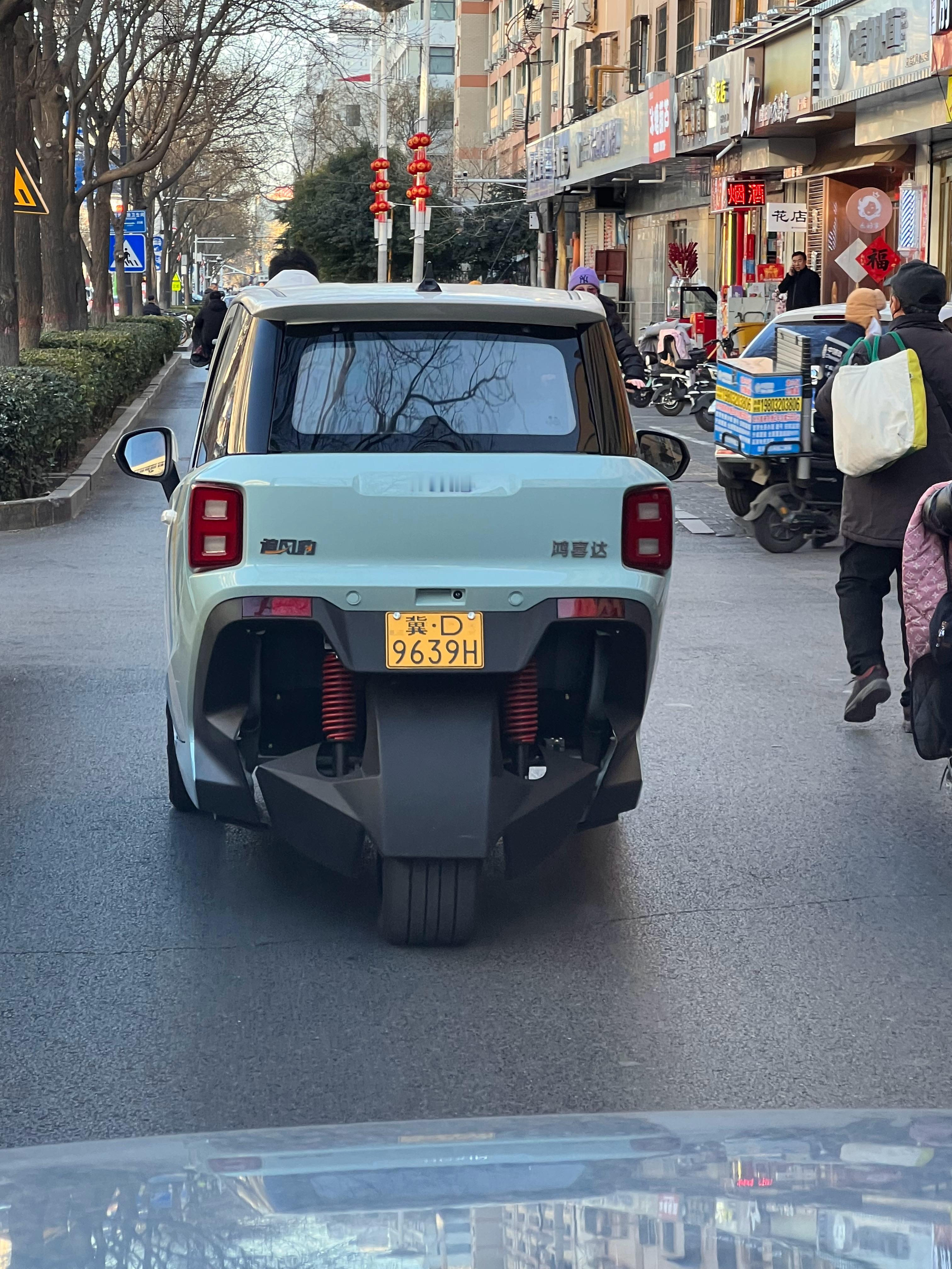 单看这后面，居然还挺性能  