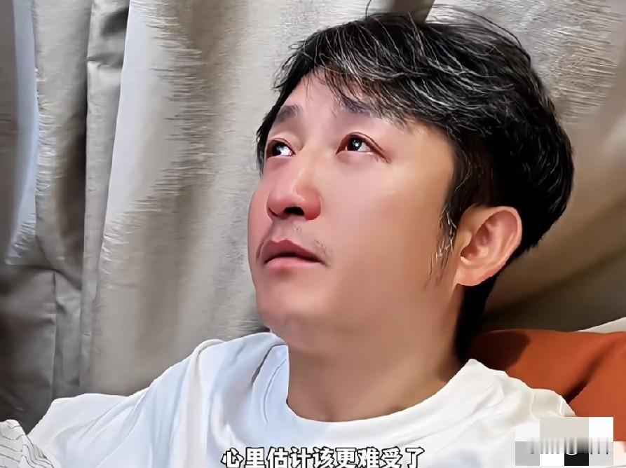拳王老婆绷不住了！

亲手一个一个举 报删文。

咋回事呢？我估摸着，拳王刷到了