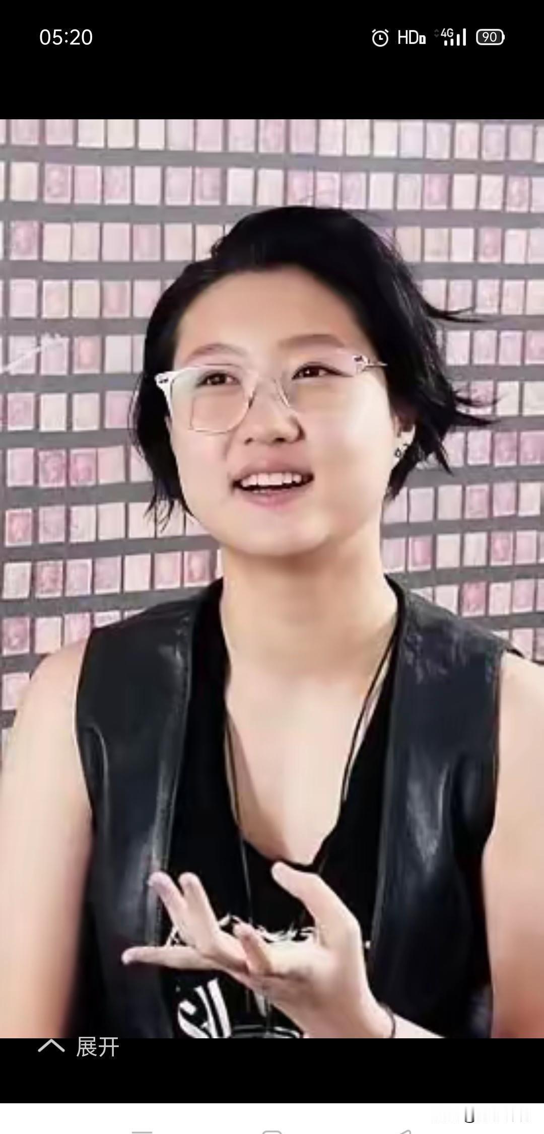 50万人的直播间，她提到了一个名字，空气瞬间凝固。
吴卓林在直播里说，有人常看她