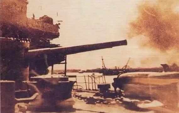 184年前的今天，1840年7月5日，发动了第一次鸦片战争的英国舰队，在炮轰中国