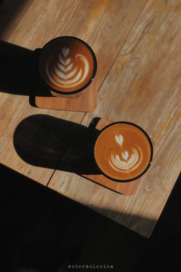 有些人刻苦铭心，没几年会遗忘。有些人不论生死，都陪在身旁。  ——  张嘉佳《云