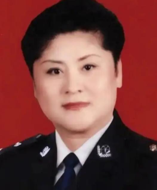 1988年郑州女警王玉荣：卧底刚结束就遭劫持，被两名壮汉强行塞进出租车，匕首架颈