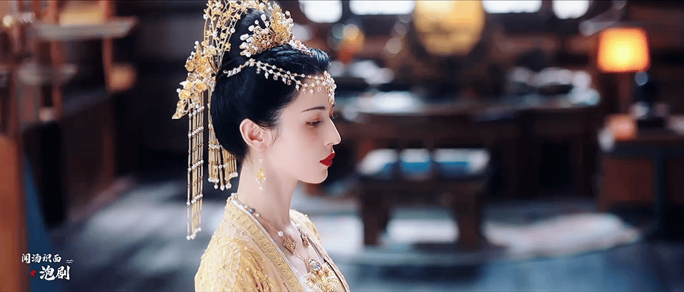 #漠风吟# 哈妮克孜的异域风情美人真太绝了，搁谁能顶得住呀！ ​​​