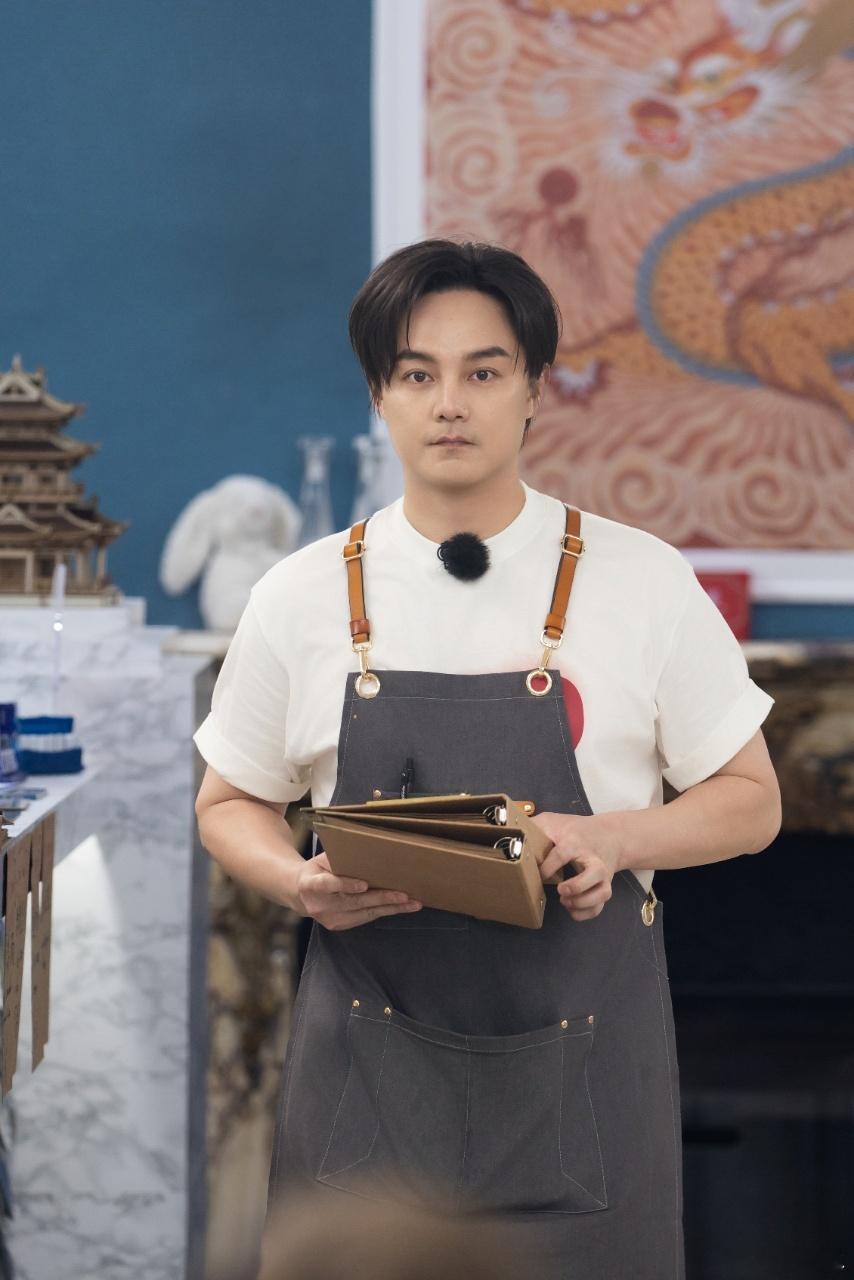 #尹正 小小洗碗易如反掌# 尹正你小子是不是也太逗了？小小洗碗易如反掌！看尹正在