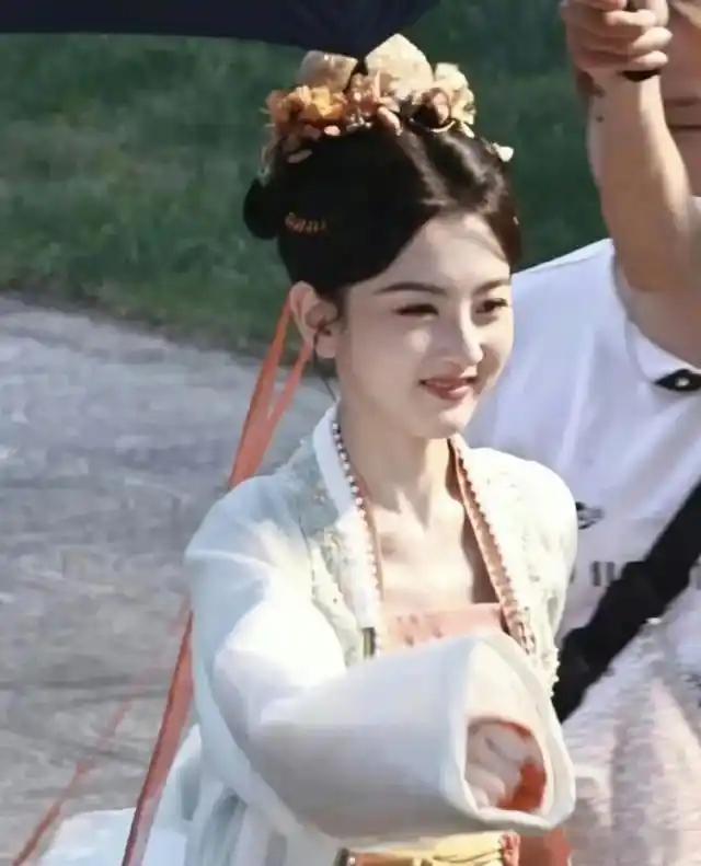 宋祖儿司宫令生图封神，被夸像P了半小时，内娱的假脸时代要结束了 