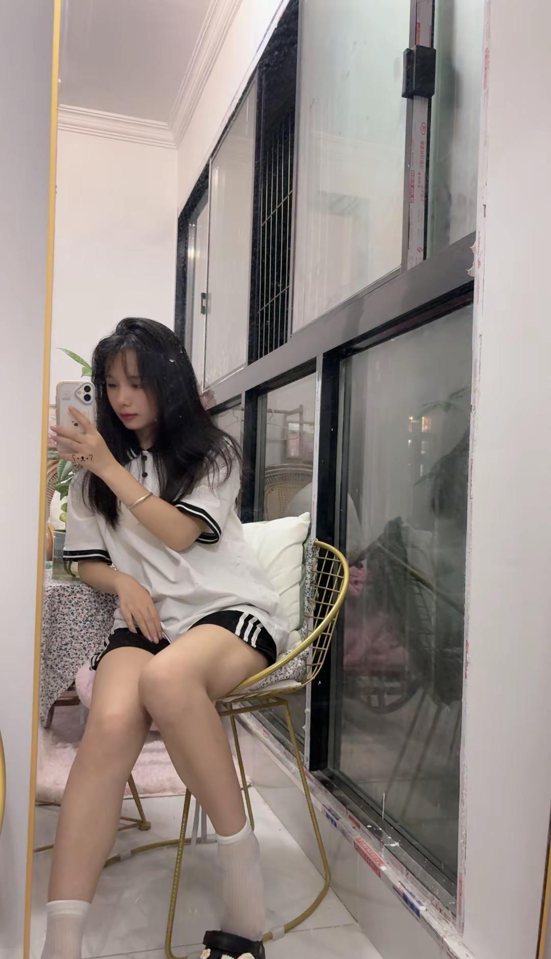 抱抱。夏季休闲ootd大赏 室内休闲穿搭look 夏日居家ootd 纯欲风休闲