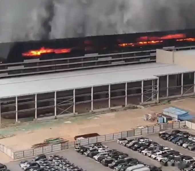 比亚迪回应深圳车库火灾4月14日，就网传工厂起火事件，比亚迪回应称“今日凌晨，我