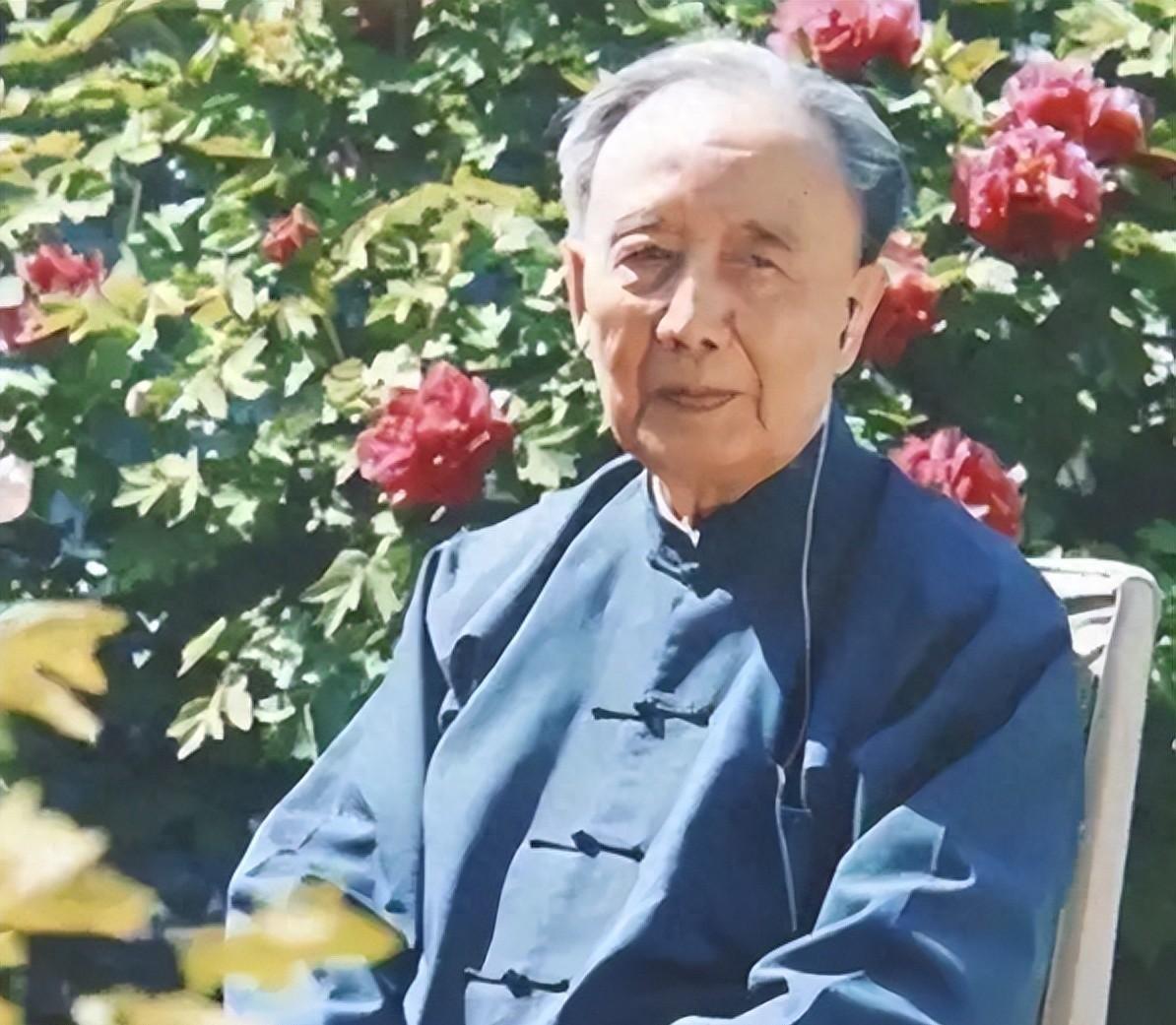 1978年郭沫若病逝，明明有资格葬入八宝山，为何把骨灰撒在大寨？
1978年6月