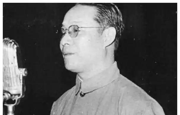 1942年11月，中共江苏省委书记刘晓等人要从上海到延安，潘汉年向76号李士群提