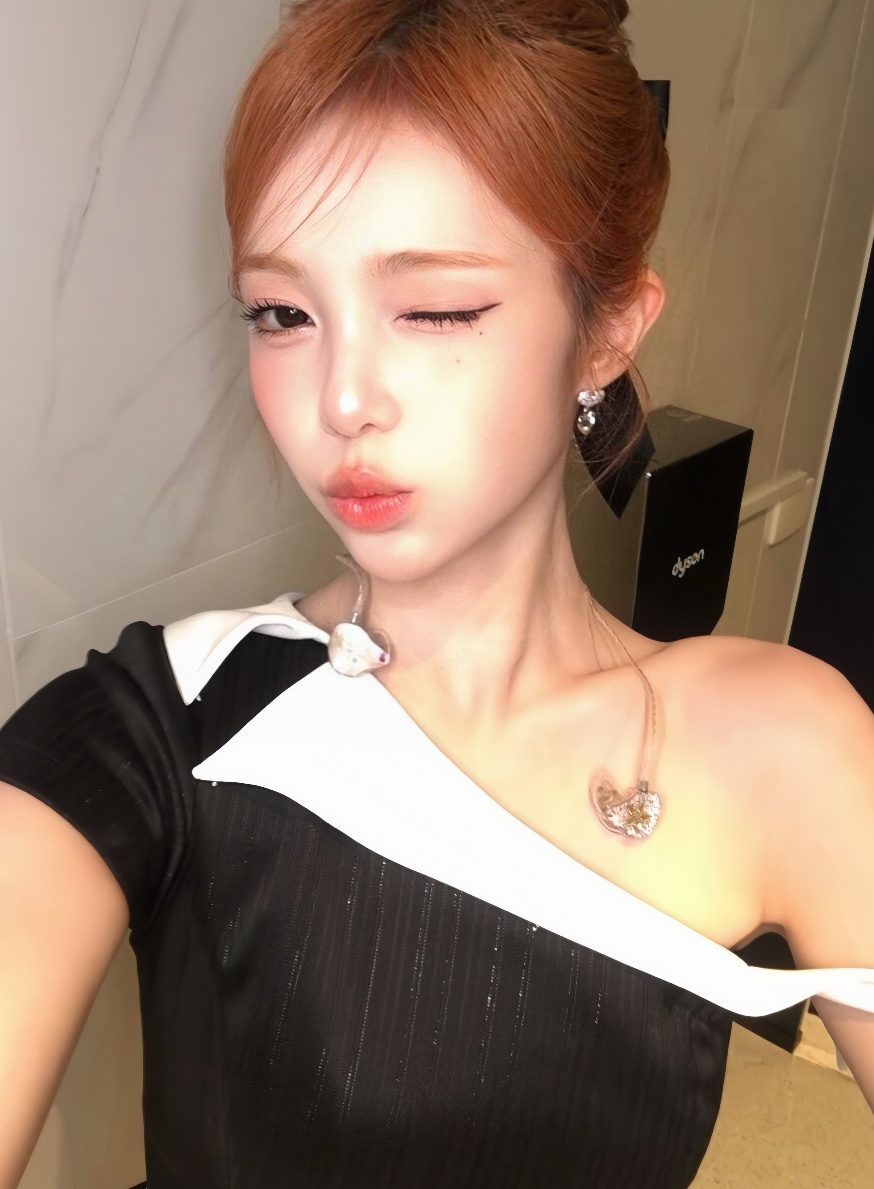 郑伊安更新自拍🤳🖤 