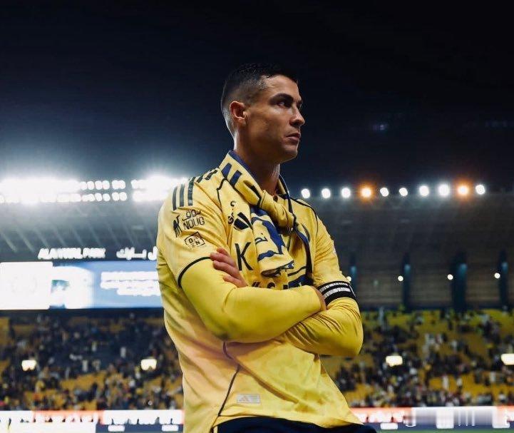 C罗 据艾内兹🔴克里斯蒂亚诺·罗纳尔多入选对阵哈萨征服的阵容。哈萨征服vs利雅