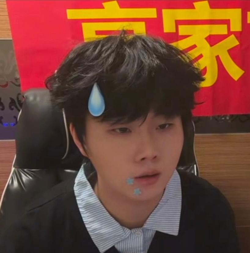 哎哟可是真的很可爱啊，头发像个毛茸茸的栗子球，明明可以开美颜了事，还是贴了好看的