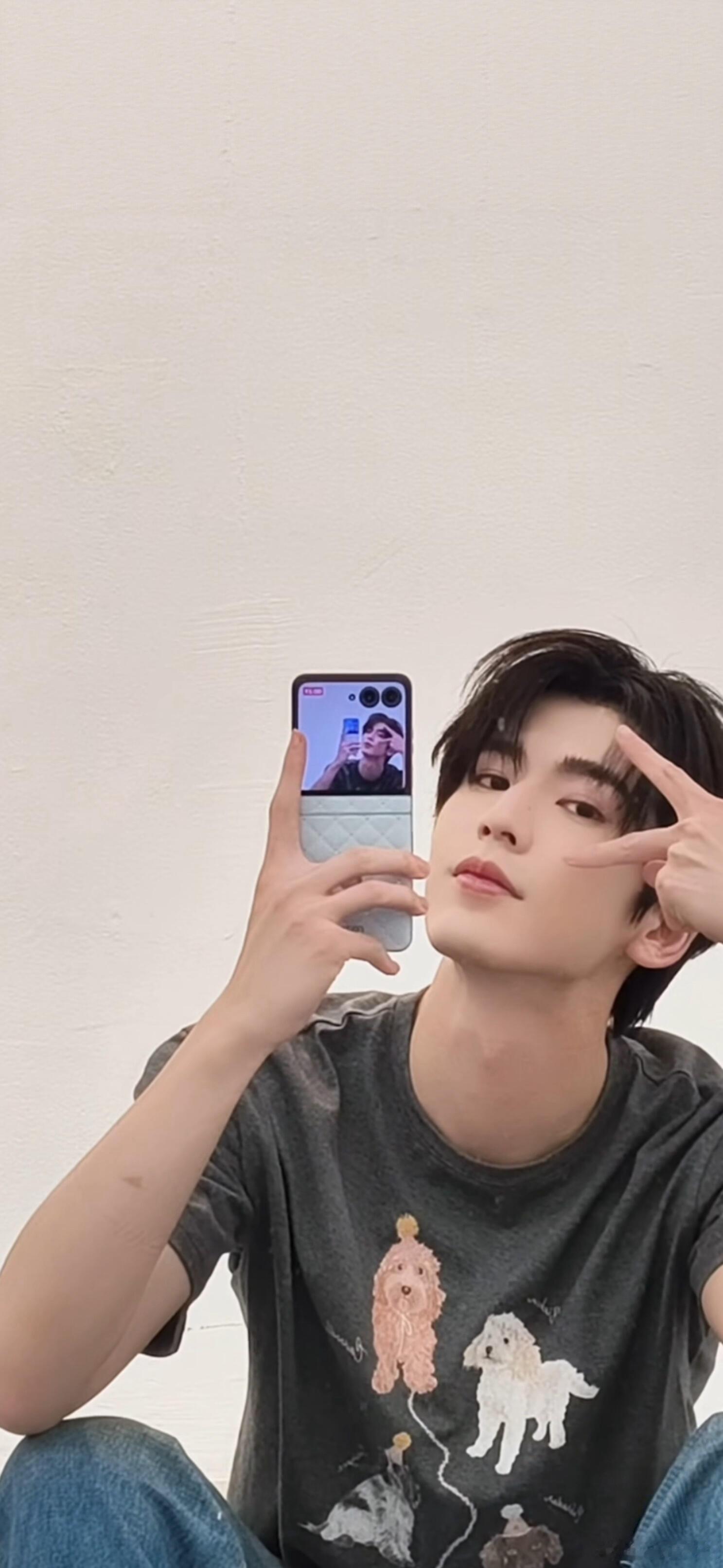 张凌赫-拍拍照｜壁纸+1“不简单的直男”的拍照✌🏻张凌赫｜ 