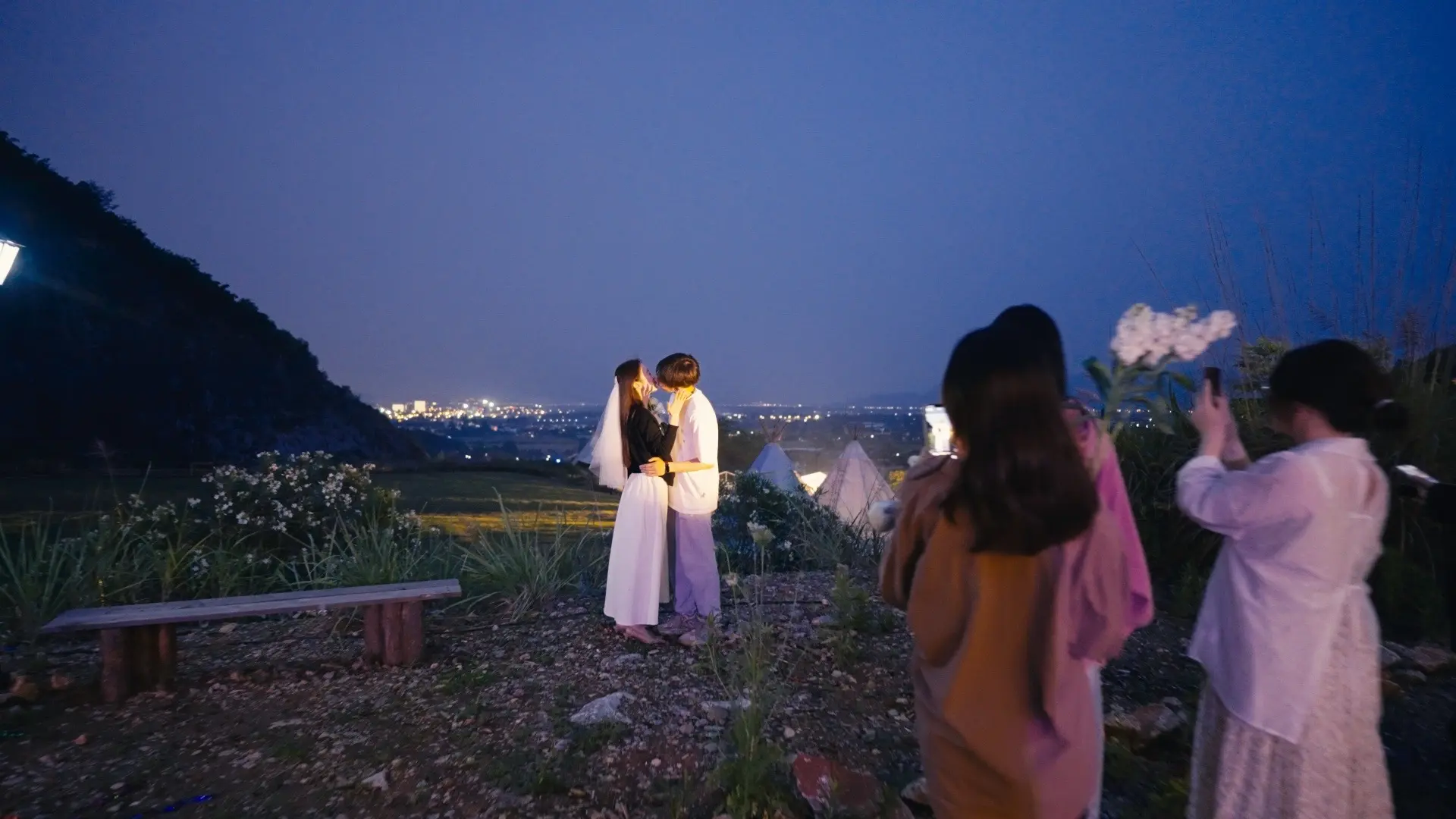 我是个嘴很笨的人，只能用快门让爱具像化。