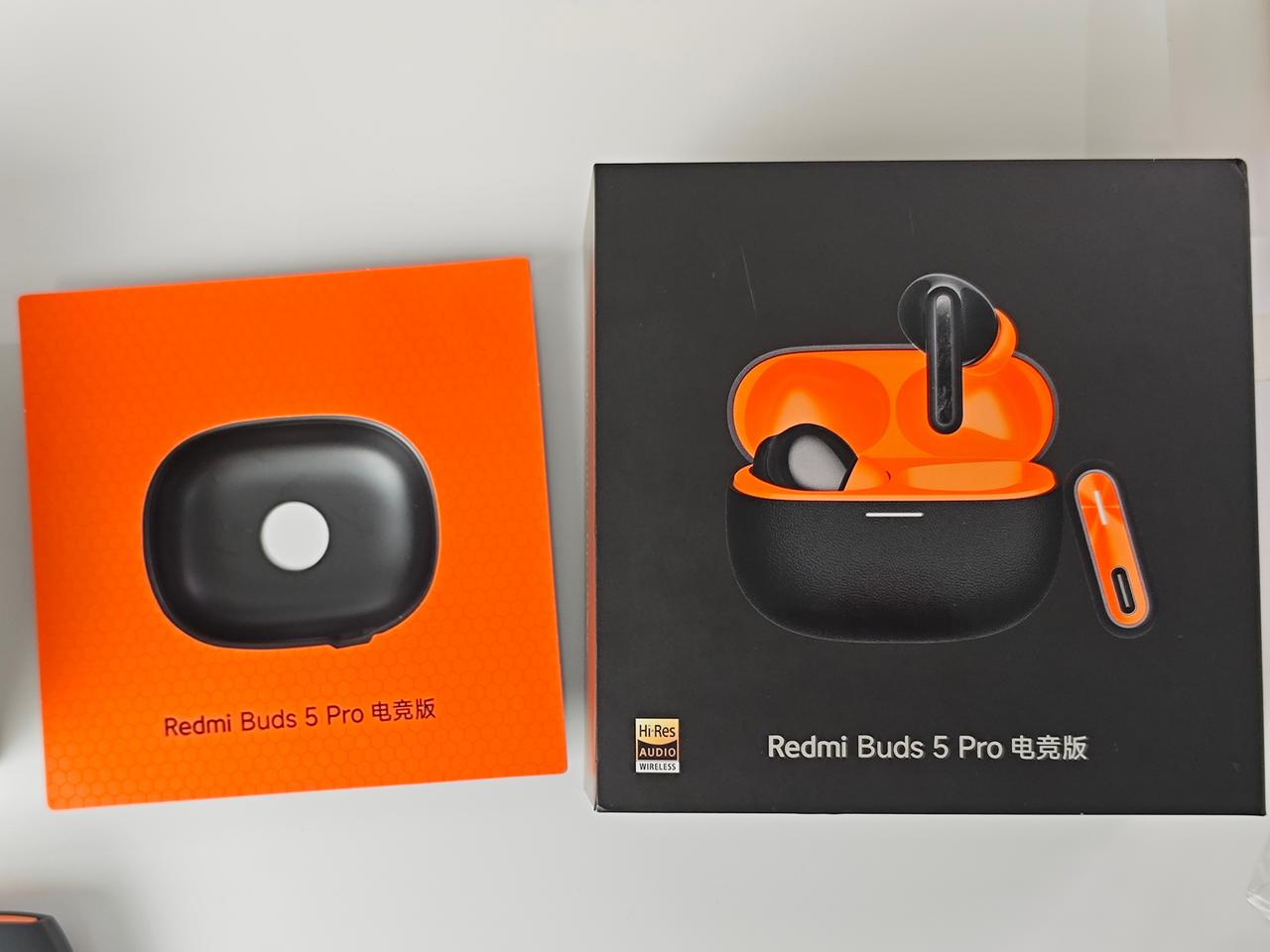 我到了一个新玩具！！
Redmi Buds5 Pro的电竞版，看起来挺帅的，耳机